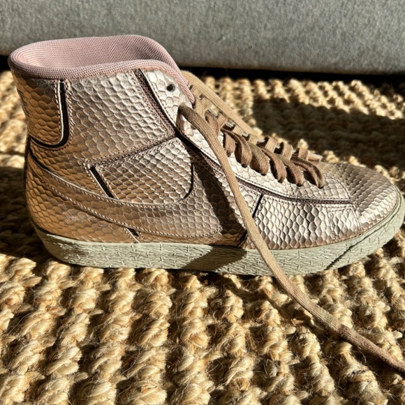 Nike Women’s Metallic Bronze Snake Blazers Sneakers Size 8 - Picture 6 of 8